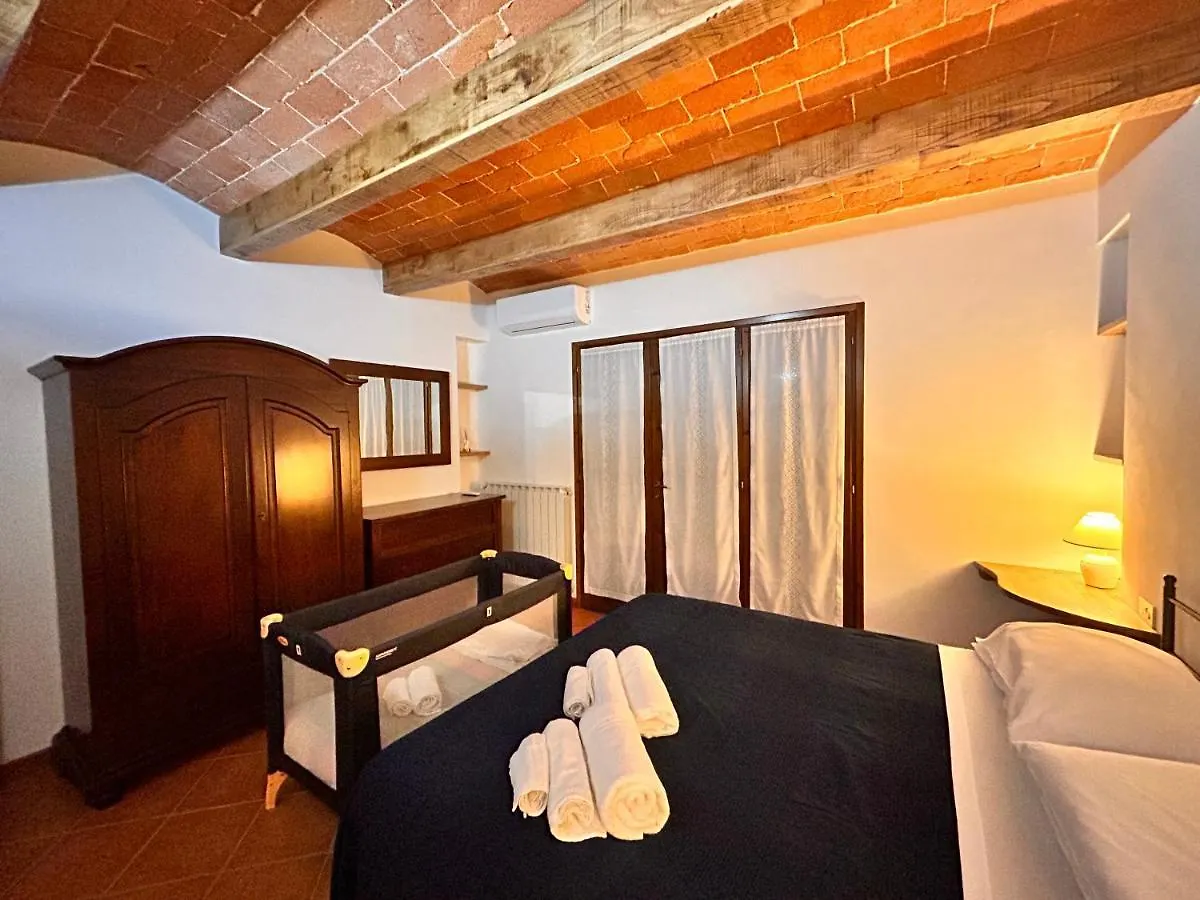 Agriturismo I Girasoli di Lari - Bilocale La Margherita Rivoli