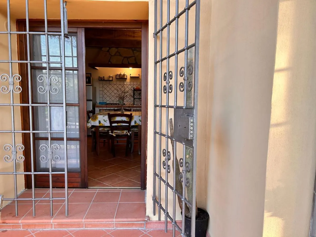 Appartamento Agriturismo I Girasoli di Lari - Bilocale La Margherita Rivoli