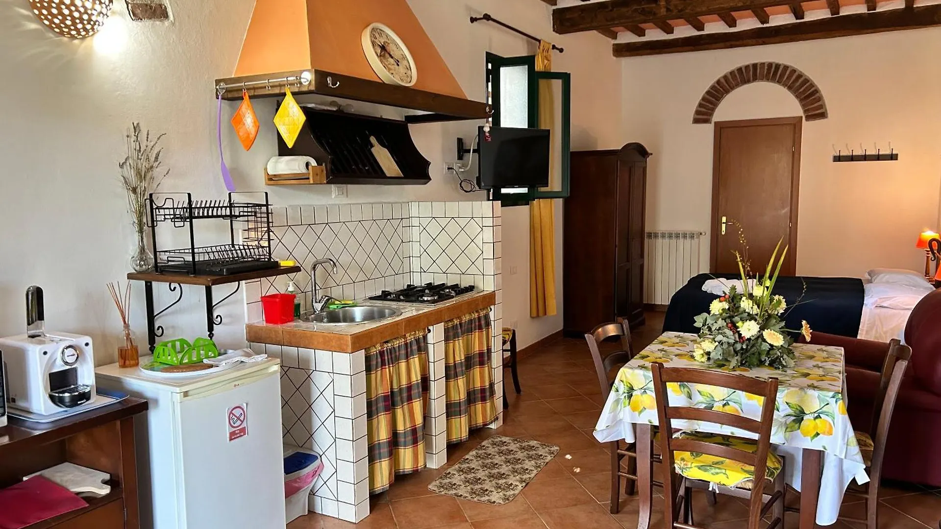 Agriturismo I Girasoli di Lari - Bilocale La Margherita Rivoli  Italia